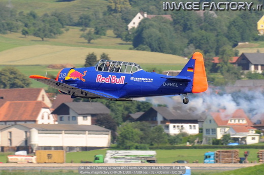 2011-07-01 Zeltweg Airpower 0582 North American SNJ-5 Texan - Red Bull